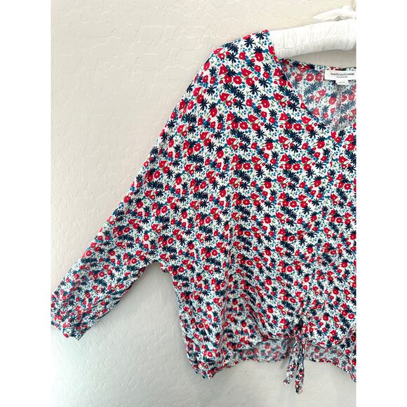 BEACH LUNCH LOUNGE | Blue Red Cottagecore Floral V-neck Front Tie Top | Medium - Picture 3 of 6